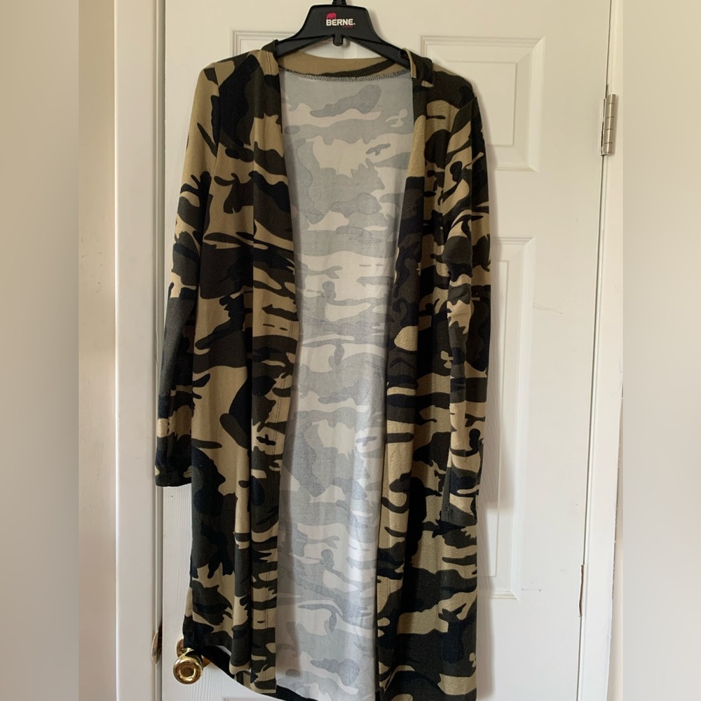 Camo lightweight sweater cape